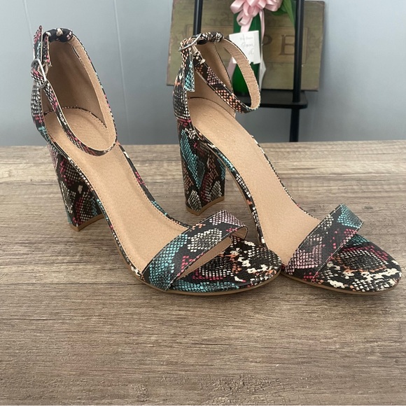 Charlotte Russe Becca 4" High Heel Multi Colored Snake Skin Sandal Sz 10 - Picture 1 of 10